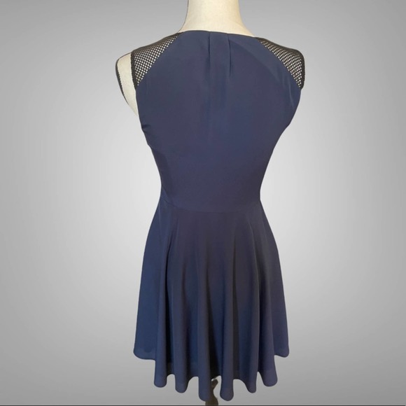 Express Navy Blue Mesh Fit and Flare Sleeveless Mini Dress Pleated Front Size 2 - Picture 6 of 9